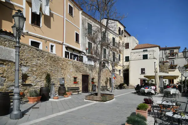 イタリア サレルノ県の中世の町 カステラバテの古い石造りの家の間の中央広場 — ストック写真