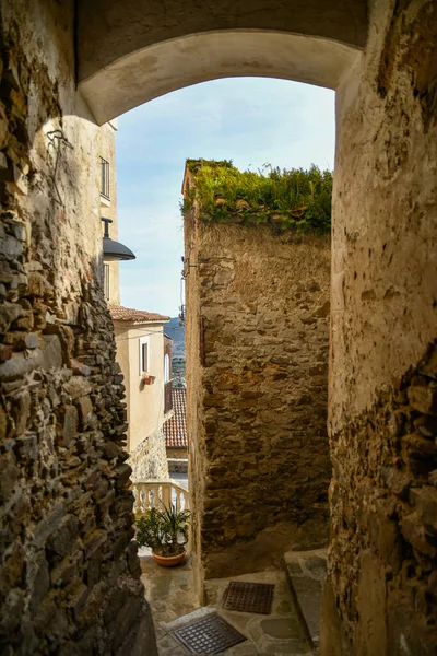 Ένας Στενός Δρόμος Ανάμεσα Στα Παλιά Πέτρινα Σπίτια Του Castellabate — Φωτογραφία Αρχείου