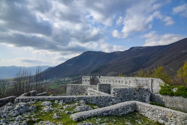 Mury Średniowiecznego Zamku Ruinach Górach Prowincji Caserta — Zdjęcie stockowe