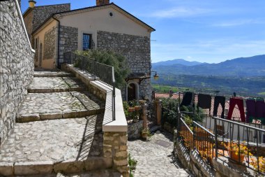 Gesualdo 'da dar bir sokak, İtalya' nın Avellino eyaletinde küçük bir köy..