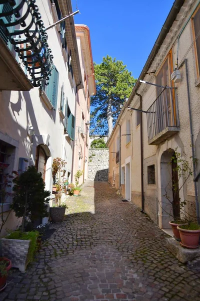 Nusco 'da dar bir sokak, İtalya' nın Avellino eyaletinde küçük bir köy..