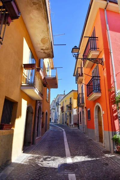 Una Calle Estrecha Nusco Pequeño Pueblo Provincia Avellino Italia —  Fotos de Stock