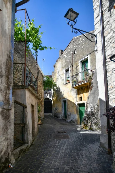 Une Rue Étroite Entre Les Vieilles Maisons Teggiano Village Médiéval — Photo