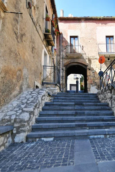 Une Rue Étroite Entre Les Vieilles Maisons Teggiano Village Médiéval — Photo