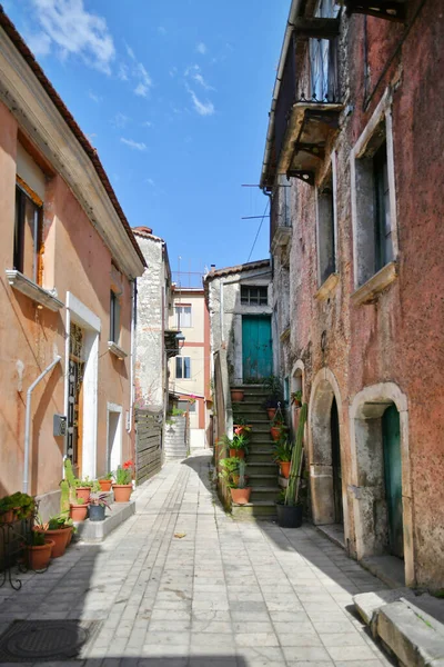 Une Rue Étroite Entre Les Vieilles Maisons Teggiano Village Médiéval — Photo