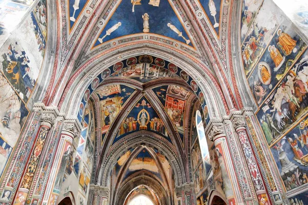 Εσωτερικό Εκκλησίας Μεσαιωνικές Ζωγραφιές Χτισμένες Στην Αγία Αικατερίνη Γαλατίνας Μια — Φωτογραφία Αρχείου