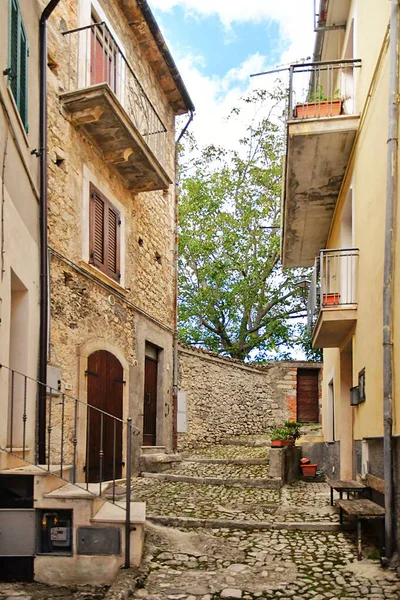 Une Rue Étroite Entre Les Vieilles Maisons Pierre Caramanico Terme — Photo