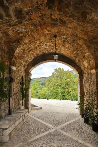 Eine Enge Straße Zwischen Den Alten Steinhäusern Von Caramanico Terme — Stockfoto