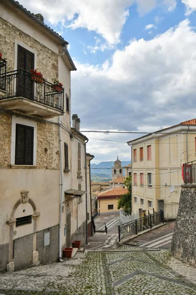 Eine Enge Straße Zwischen Den Alten Steinhäusern Von Caramanico Terme — Stockfoto