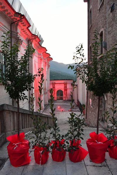 이탈리아 아브루초 지역에 마을인 사이의 — 스톡 사진