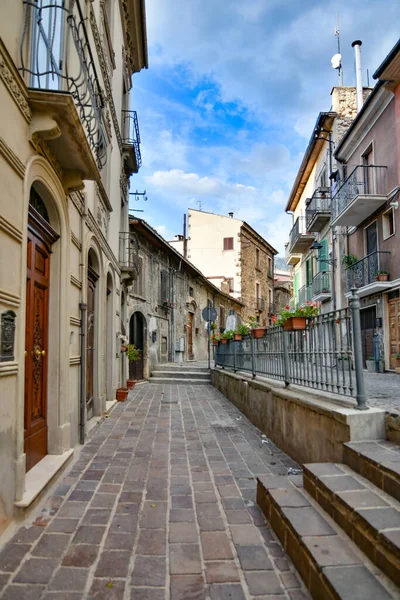 Úzká Ulice Mezi Starými Kamennými Domy Pratola Peligna Středověké Vesnice — Stock fotografie