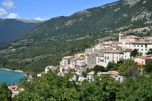 Vista Panorâmica Barrea Uma Aldeia Região Abruzzo Itália — Fotografia de Stock
