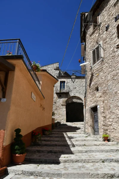 Una Estrecha Calle Entre Las Antiguas Casas Piedra Barrea Pueblo — Foto de Stock