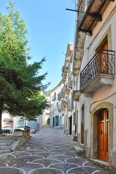 Úzká Ulice Mezi Starými Kamennými Domy Pizzone Středověké Vesnice Molise — Stock fotografie
