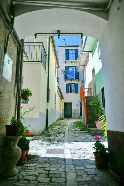 Una Estrecha Calle Entre Las Antiguas Casas Piedra Frosolone Pueblo —  Fotos de Stock