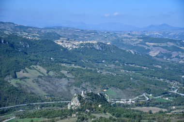 Molise 'de bir İtalyan kasabası olan Oratino köyünden vadinin manzarası.