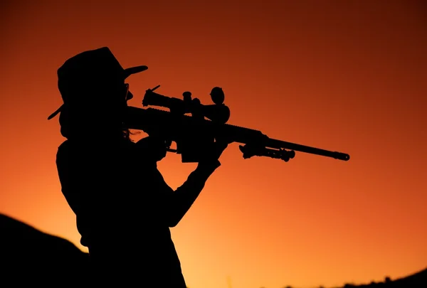 Fusil de sniper coucher de soleil — Photo