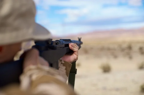 Aiming rifle — Stock Photo, Image