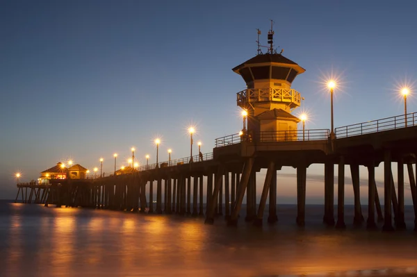 Huntington Beach pier dusk — Stock Photo, Image