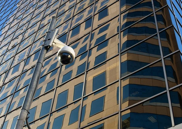 CCTV gebouw reflectie — Stockfoto