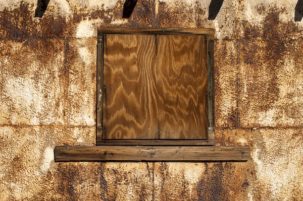 Ржавая деревянная оконная текстура — стоковое фото