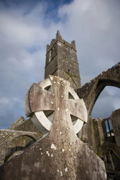 Ruinas de cruz celta — Foto de Stock