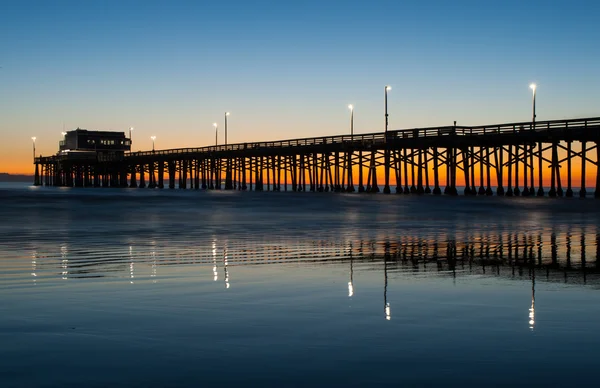 Newport Beach Pier Sonnenuntergang — Stockfoto