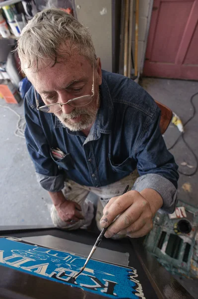 Sign painter painting detail — Stock Photo, Image