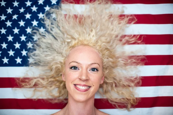 Дикие красивые волосы США — стоковое фото