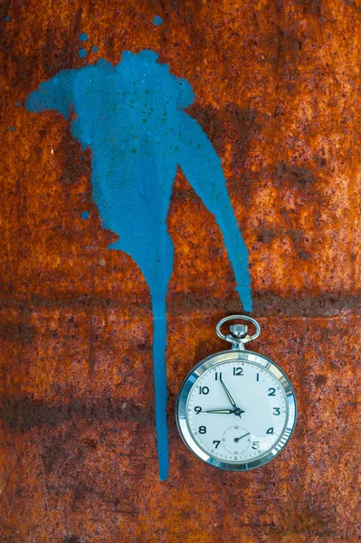 Pocket watch on rusty background — Stock Photo, Image