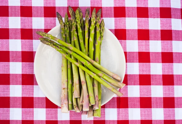 Pile of asparagus on plate — Stock Photo, Image