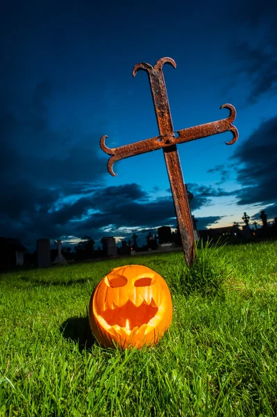 Halloween pompoen kerkhof — Stockfoto