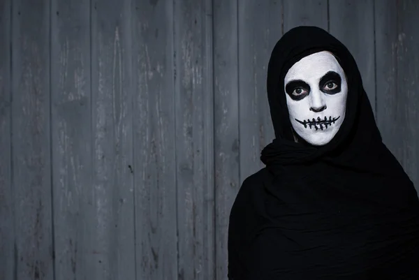 Mujer asustadiza del cráneo de Halloween — Foto de Stock