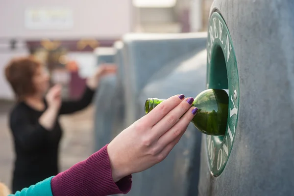 Recycling wine bottles — Stock Photo, Image