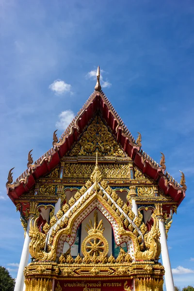 Mooie kerken, tempels, thailand en blauwe hemel. — Stockfoto