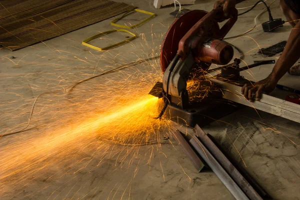 Taglierine e tecnici in acciaio in Asia — Foto Stock