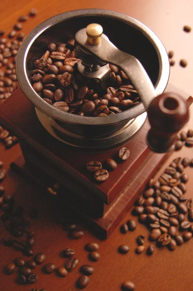 Retro Coffee Mill with beans — Stock Photo, Image