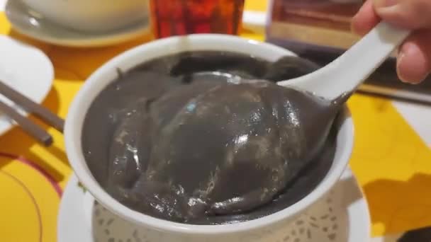 Svart Sesam Söta Dessert Soppa Populära Gatan Delikatess Hong Kong — Stockvideo