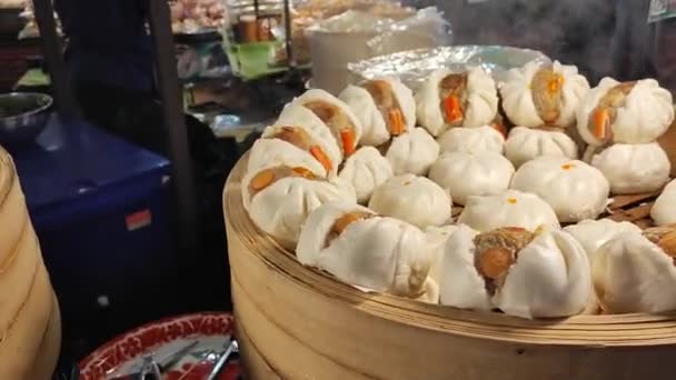 Parujące Bao Dim Sum Chleb Bułka Bambusowy Kosz Chińskie Jedzenie — Wideo stockowe