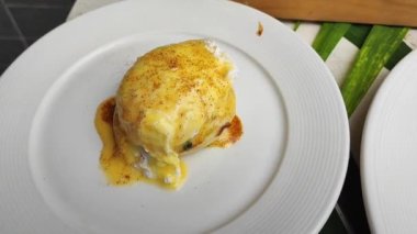 Açık büfe kahvaltısı. Kahvaltı tabağı. Kahvaltı yapıyorum. Kahvaltı odası..