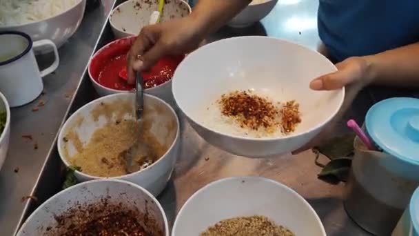 Balık Köftesi Eriştesi Hazırlanıyor — Stok video