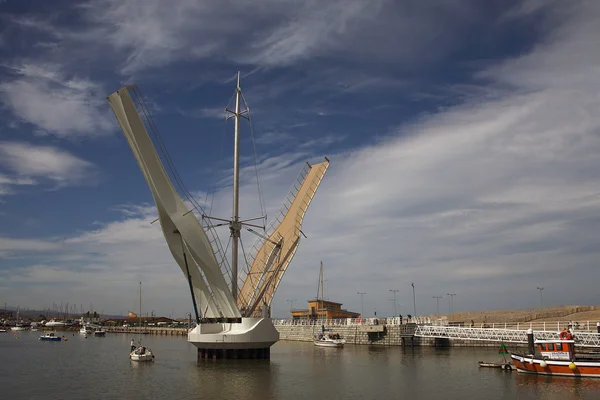 Pont y ddraig Köprüsü.