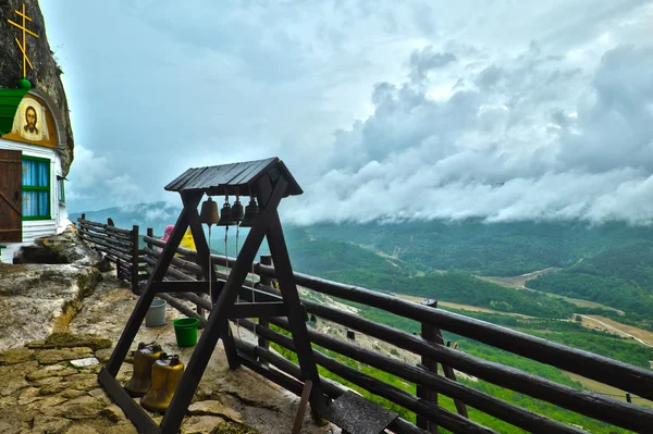 duyuru Manastırı üzerinde dağ mangup manzara