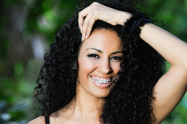 Happy black girl with braces — Stock Photo, Image