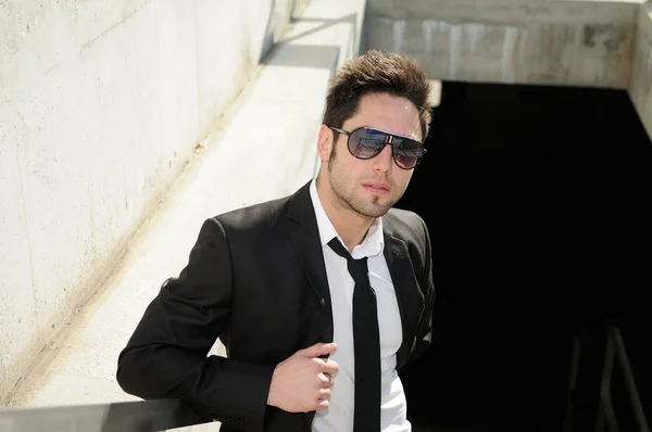 Portrait of a handsome young businessman with sunglasses — Stock Photo, Image