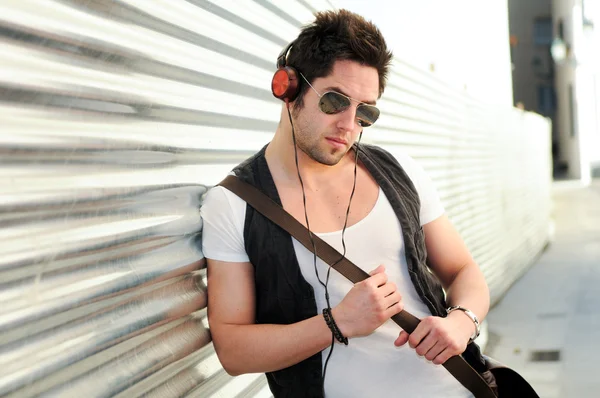 Portrait of young happy man in urban background — Stock Photo, Image