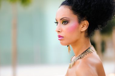 siyah kadın fantazi ile makyaj