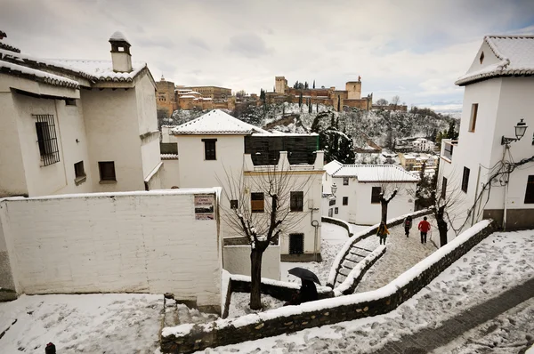 Tormenta de nieve con aguanieve en aceras. Granada —  Fotos de Stock