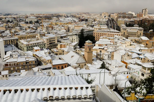 Tormenta de nieve con aguanieve en aceras. Granada — Foto de Stock