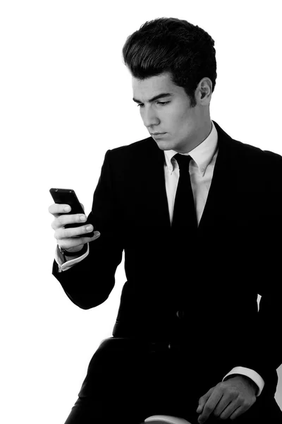 Pohledný podnikatel hovoří na mobil, izolované na bílém — Stock fotografie